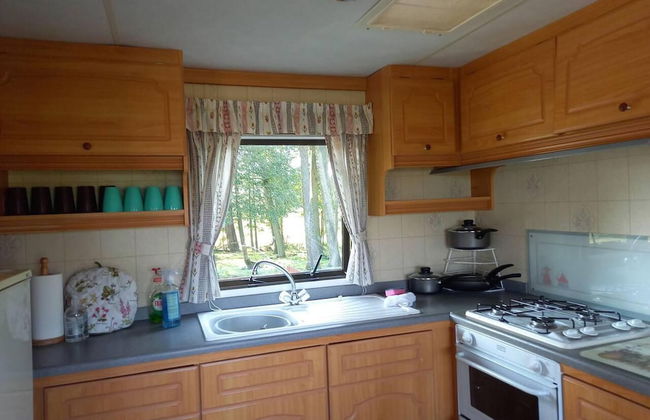 Lovely Semi-rural Caravan & Hot Tub - Sleeps Fam 6 - Foto 5