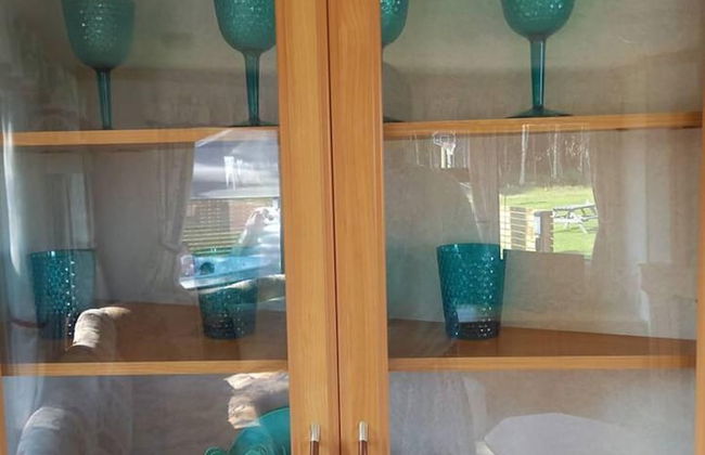 Lovely Semi-rural Caravan & Hot Tub - Sleeps Fam 6 - Foto 22