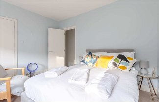 Photo 1 - Lovely 2BD House on Private Road Clapham Common