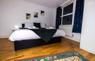 Photo 2 - Beautiful 3-bed Apartment in London