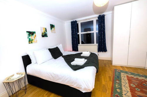 Photo 10 - Beautiful 3-bed Apartment in London