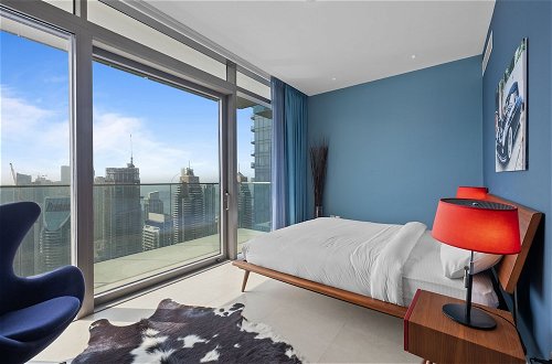 Photo 2 - Pure Living - Standing Sea View in this 3BR in Dubai Marina