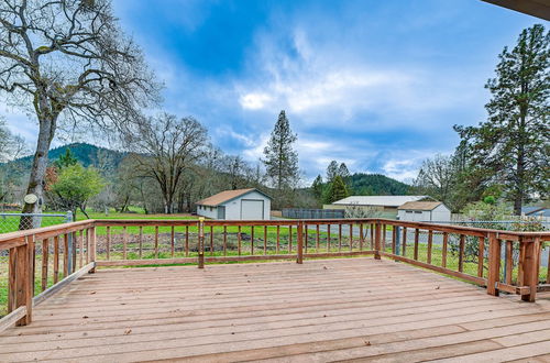 Photo 6 - Grants Pass Vacation Rental Home: Deck + Views