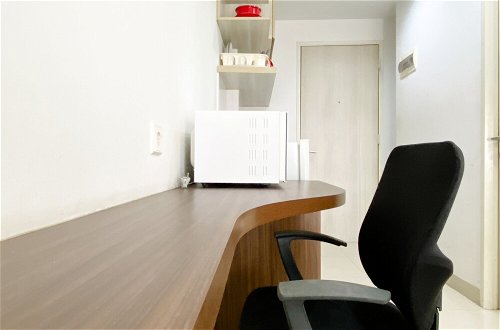 Photo 4 - Modern Look Studio At 17Th Floor Azalea Suites Apartment