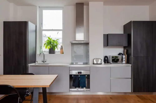 Photo 3 - Stylish & Modern 1BD Flat in the Heart of Hackney