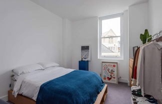 Photo 1 - Stylish & Modern 1BD Flat in the Heart of Hackney