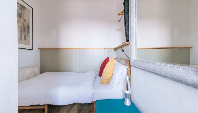 Photo 1 - Vibrant & Eclectic 3 Bedroom Flat - Bedminster, Bristol