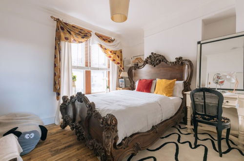 Photo 2 - Vibrant & Eclectic 3 Bedroom Flat - Bedminster, Bristol