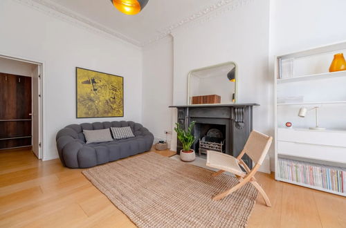 Foto 15 - Stylish & Light Victorian 2BD Flat - Holland Park