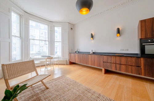 Photo 29 - Stylish & Light Victorian 2BD Flat - Holland Park