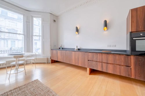 Foto 28 - Stylish & Light Victorian 2BD Flat - Holland Park