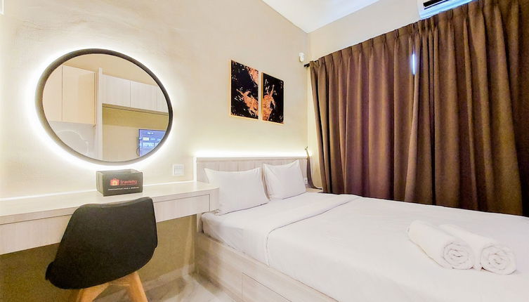 Photo 1 - Relaxing And Homey Studio Room Sky House Bsd Apartment