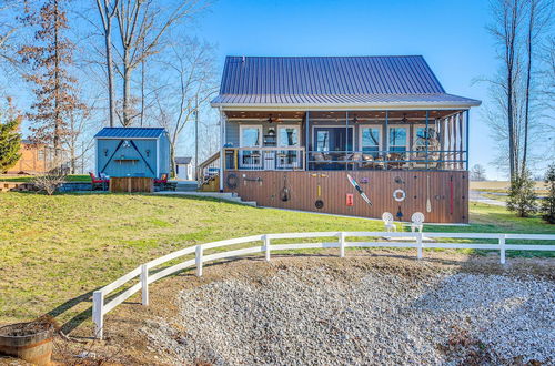 Photo 5 - Scottsville Cottage: Fire Pit & All-year Lake View