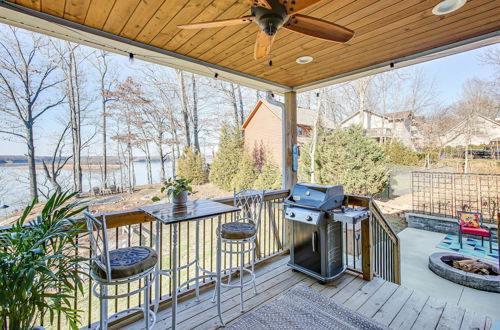 Photo 34 - Scottsville Cottage: Fire Pit & All-year Lake View