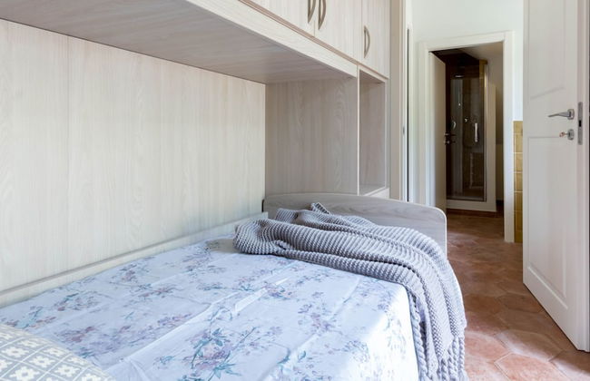 JOIVY Superb Villa For 7 W/Backyard And Bbq Area In Vaccarezza - Foto 4