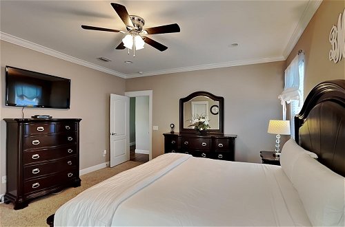 Foto 10 - Luxurious PCB Retreat: 4-bed, Pool, Golf Cart + Prime Location