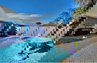Foto 1 - Luxurious PCB Retreat: 4-bed, Pool, Golf Cart + Prime Location!