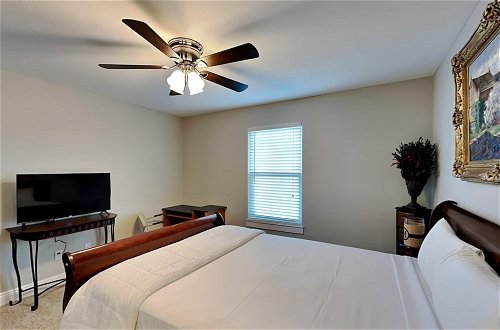 Foto 8 - Luxurious PCB Retreat: 4-bed, Pool, Golf Cart + Prime Location