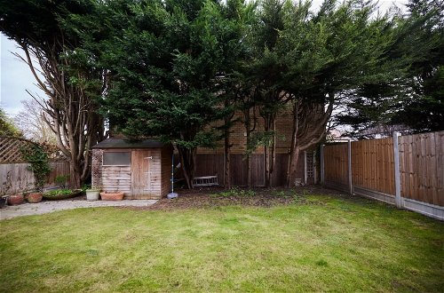 Photo 28 - The Redbridge Sanctuary - Spacious 3bdr House With Garden