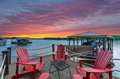 Foto 6 - Boathouse Cove by Avantstay Pool + Swim Dock Hot Tub