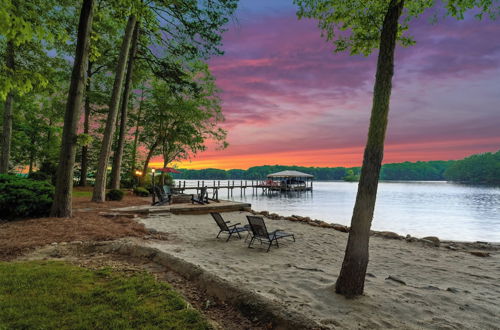 Photo 66 - Boathouse Cove by Avantstay Pool + Swim Dock Hot Tub