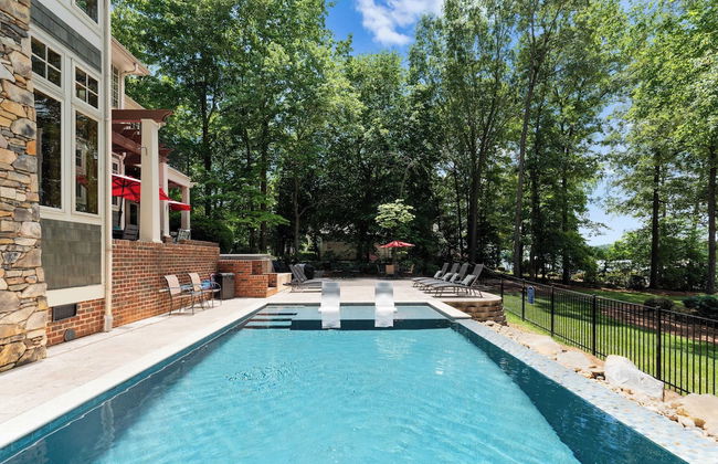 Boathouse Cove by Avantstay Pool + Swim Dock Hot Tub - Photo 71