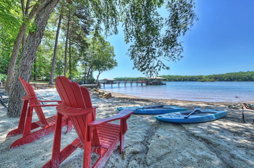 Photo 15 - Boathouse Cove by Avantstay Pool + Swim Dock Hot Tub