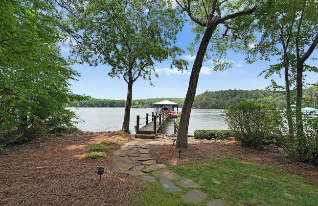 Boathouse Cove by Avantstay Pool + Swim Dock Hot Tub - Photo 79
