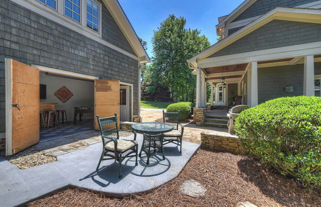 Boathouse Cove by Avantstay Pool + Swim Dock Hot Tub - Photo 43