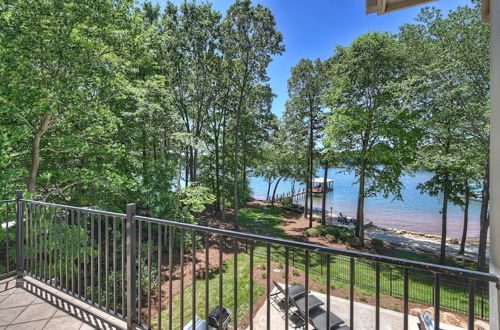 Photo 7 - Boathouse Cove by Avantstay Pool + Swim Dock Hot Tub