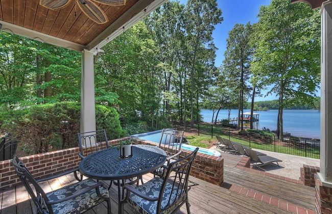Boathouse Cove by Avantstay Pool + Swim Dock Hot Tub - Photo 56