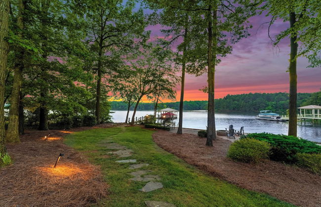 Boathouse Cove by Avantstay Pool + Swim Dock Hot Tub - Photo 59