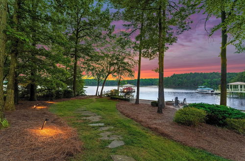 Foto 11 - Boathouse Cove by Avantstay Pool + Swim Dock Hot Tub