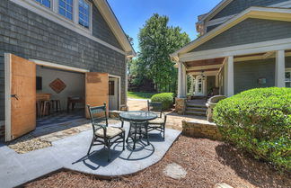 Photo 2 - Boathouse Cove by Avantstay Pool + Swim Dock Hot Tub