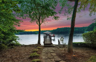 Photo 2 - Boathouse Cove by Avantstay Pool + Swim Dock Hot Tub