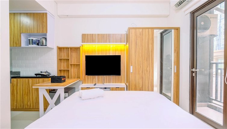 Foto 1 - Modern And Comfy Studio At Transpark Cibubur Apartment