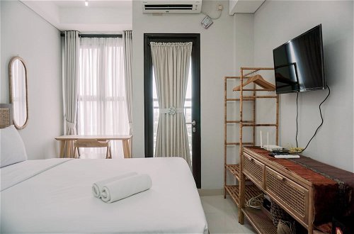Foto 2 - Homey And Enjoy Living Studio Transpark Bintaro Apartment