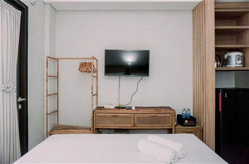 Foto 6 - Homey And Enjoy Living Studio Transpark Bintaro Apartment