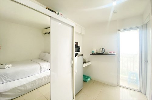 Photo 2 - Best Strategic Studio (No Kitchen) At Bassura City Apartment