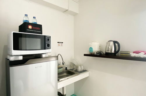Photo 9 - Best Strategic Studio (No Kitchen) At Bassura City Apartment