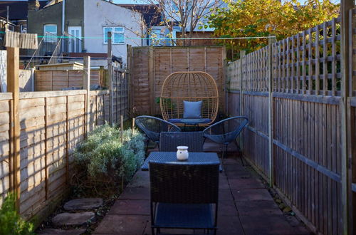 Photo 20 - The Leyton Midland Crib - Cozy 2bdr Flat With Study Room Garden