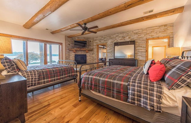 Azalea Retreat by Avantstay Sleeps 34 & Pool - Photo 23
