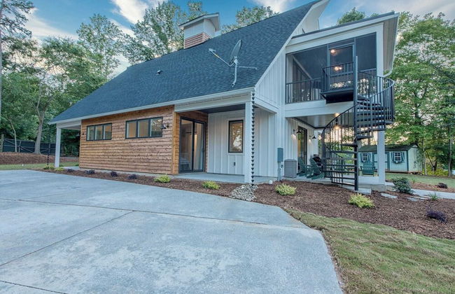 Azalea Retreat by Avantstay Sleeps 34 & Pool - Photo 31