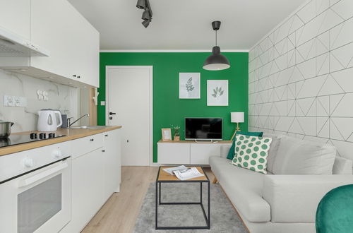 Foto 16 - White and Green Apartment by Renters