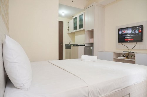 Foto 4 - Homey And Relaxing Studio Room Transpark Cibubur Apartment
