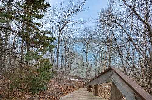 Foto 3 - Lakefront Tofte Townhome w/ Deck & Views