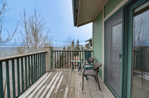 Foto 35 - Lakefront Tofte Townhome w/ Deck & Views