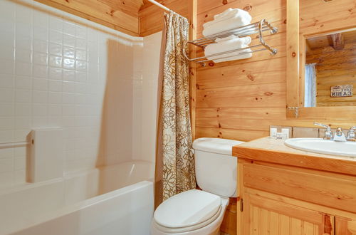 Foto 8 - Pet-friendly Cabin w/ Loft: 5 Mi to Lake Lure