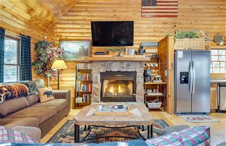 Foto 1 - Pet-friendly Cabin w/ Loft: 5 Mi to Lake Lure