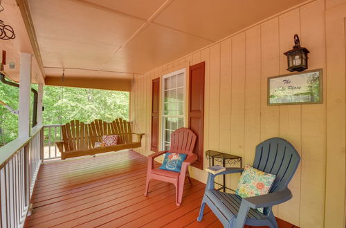 Photo 5 - The Lake Place Cabin w/ Golf Cart & Free Kayaks